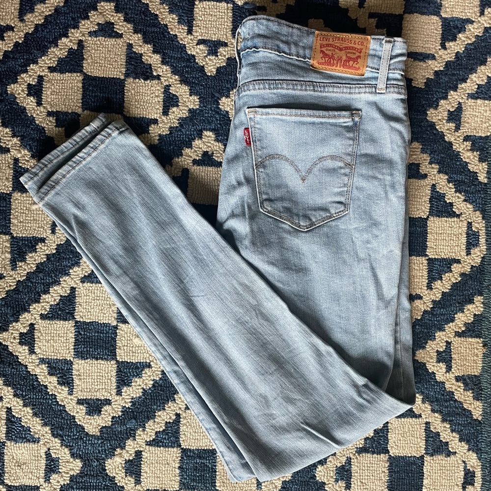 Size 31- 711 Levi’s with red tag - skinny jeans with stretch